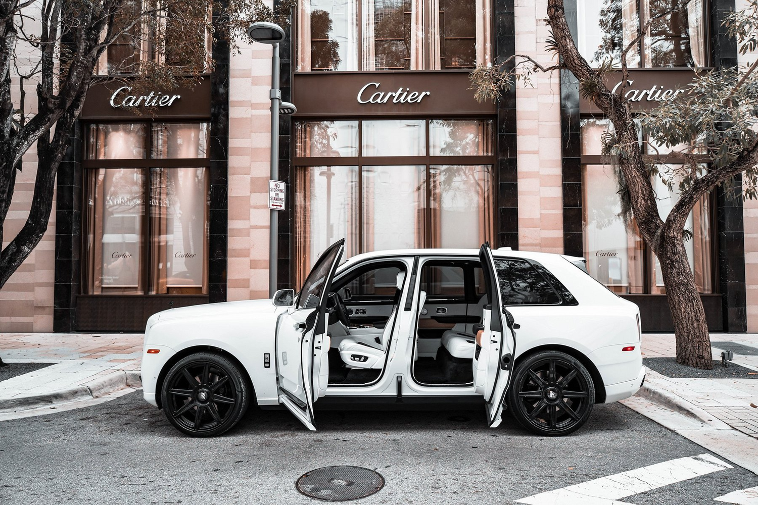 Rolls-Royce Cullinan Rental