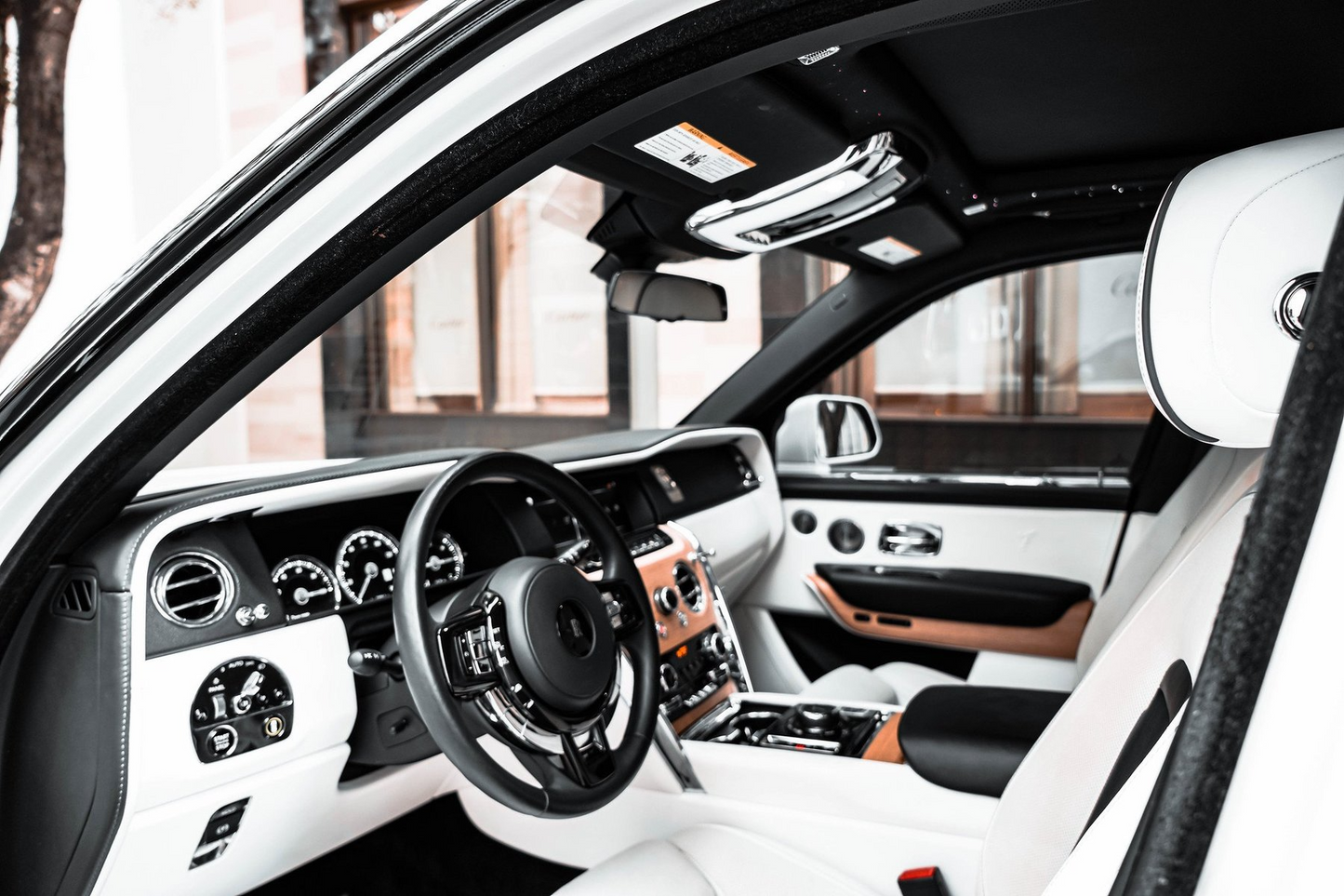 Rolls-Royce Cullinan Rental