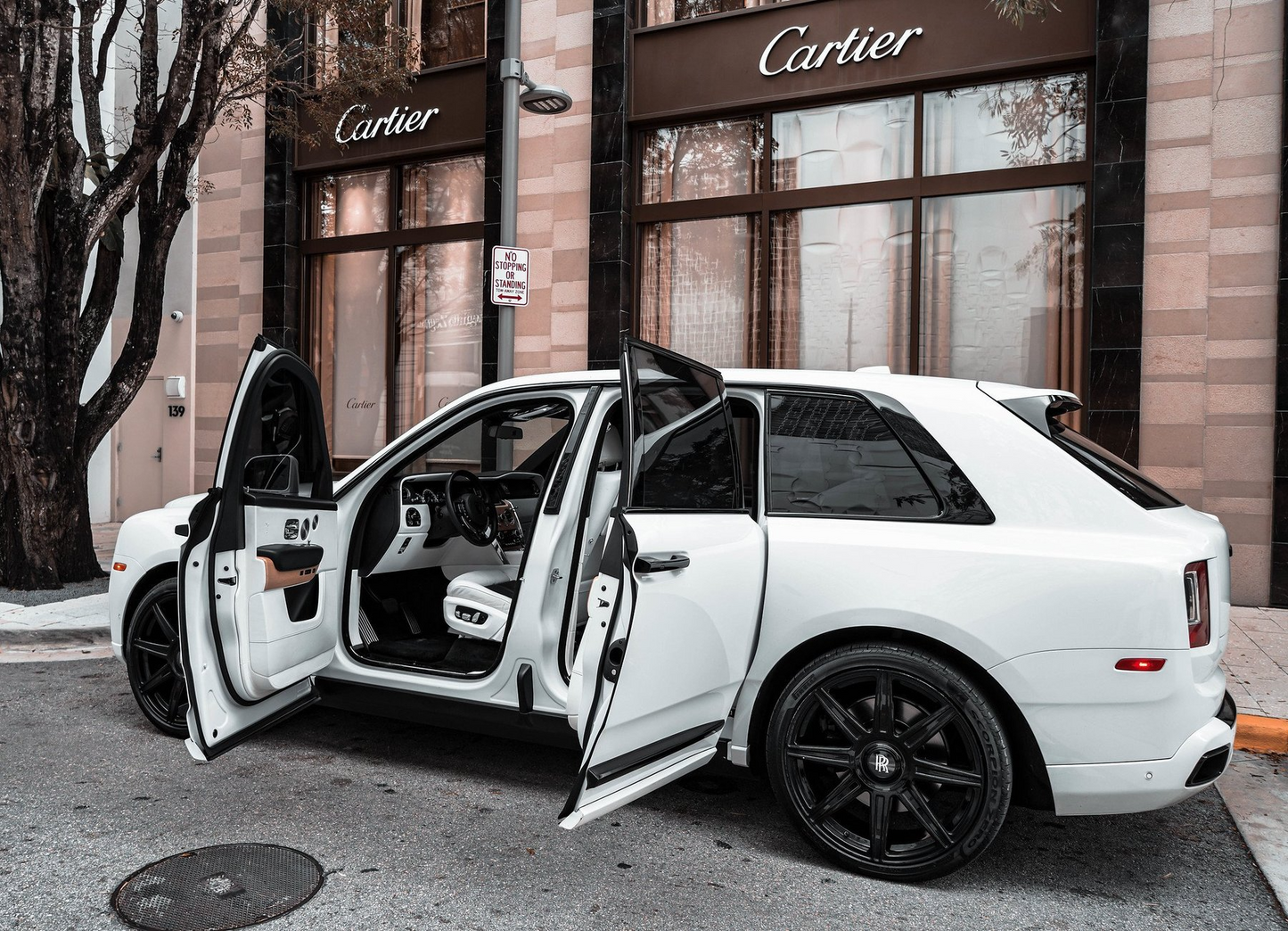 Rolls-Royce Cullinan Rental