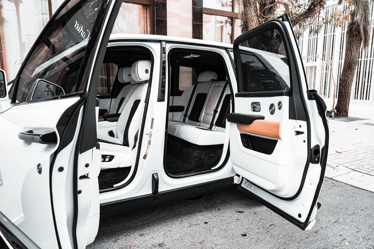 Rolls-Royce Cullinan Rental